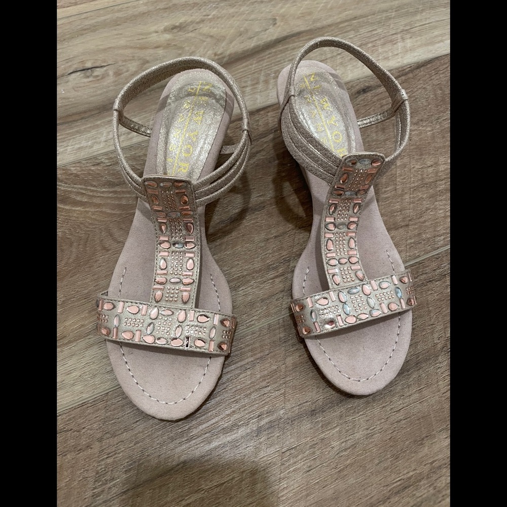 New York Transit Shoes Size 6.5